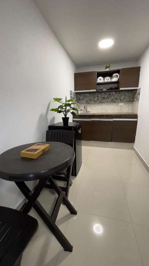 Sea Life Apartamentos En Via Principal Centro Y San Luis San Andrés Buitenkant foto