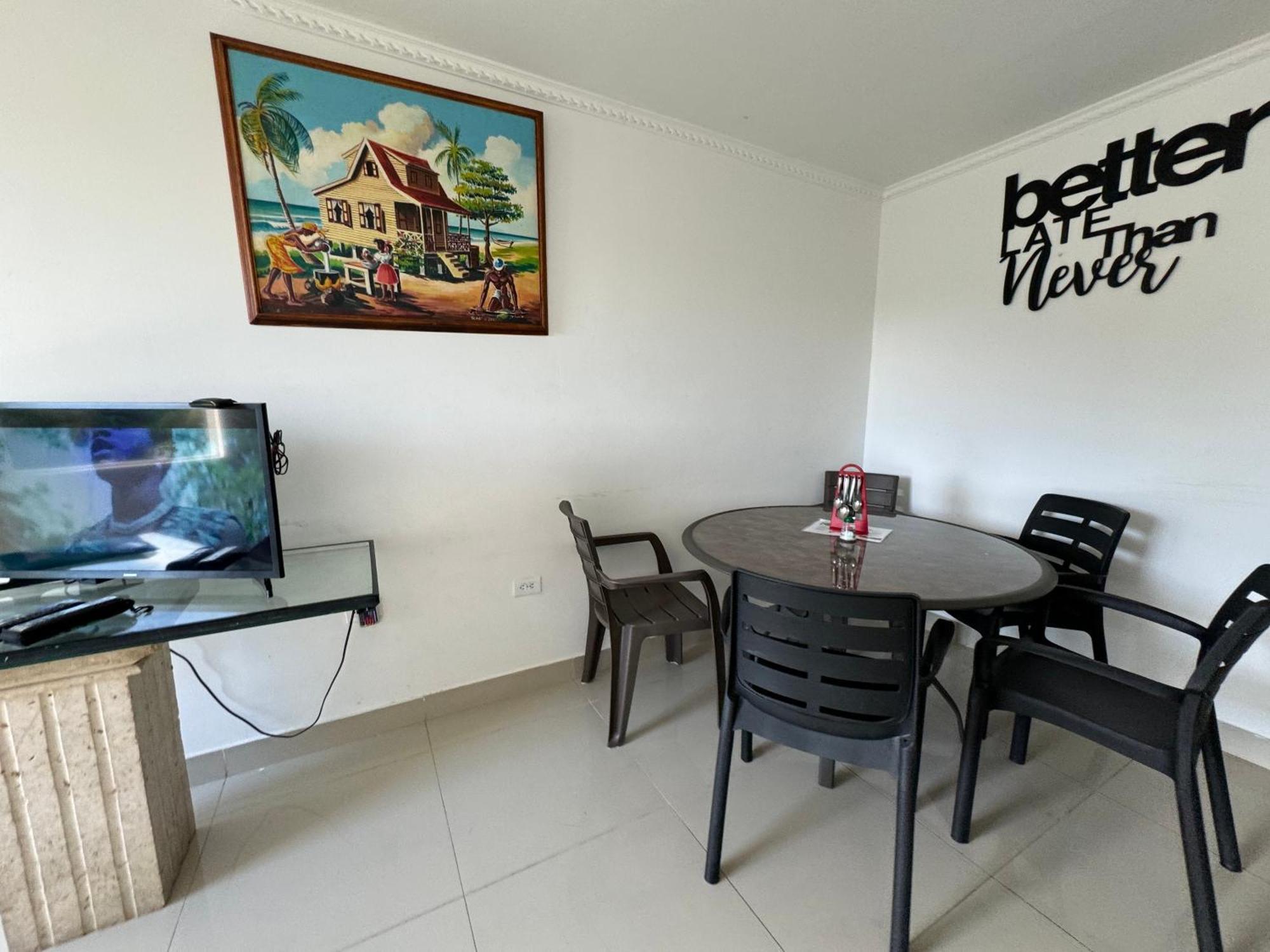 Sea Life Apartamentos En Via Principal Centro Y San Luis San Andrés Buitenkant foto