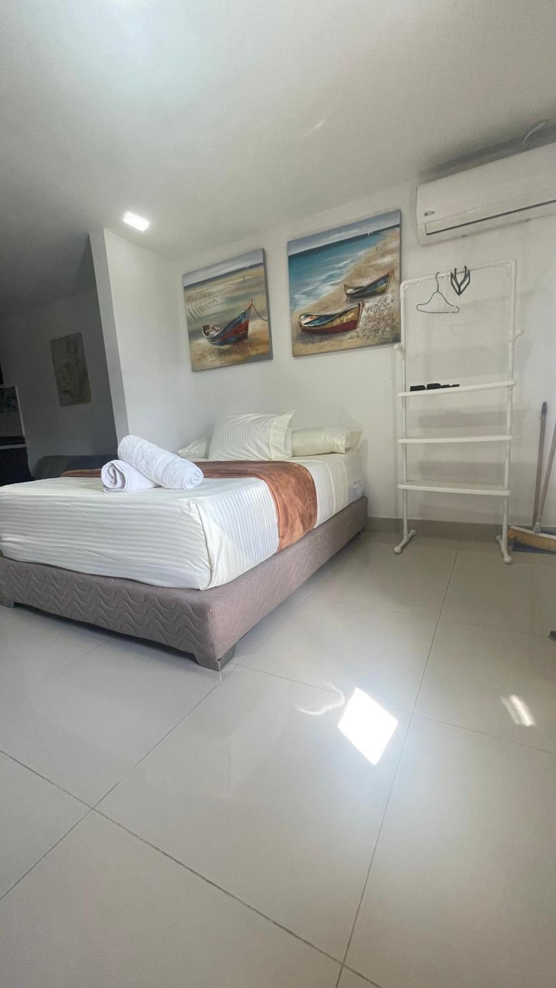 Sea Life Apartamentos En Via Principal Centro Y San Luis San Andrés Buitenkant foto