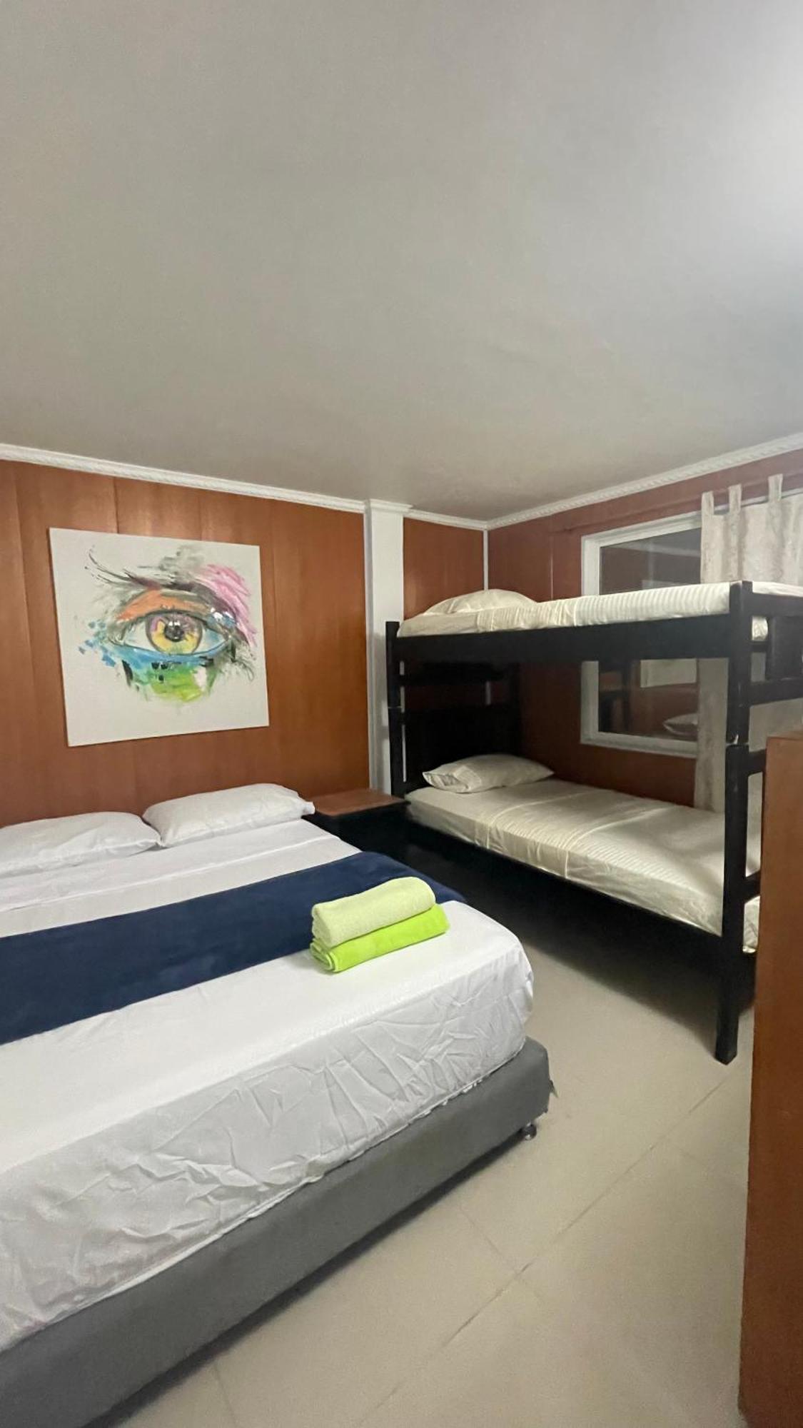 Sea Life Apartamentos En Via Principal Centro Y San Luis San Andrés Buitenkant foto