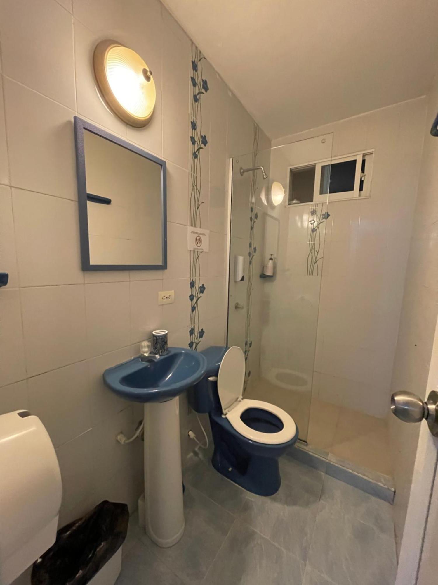 Sea Life Apartamentos En Via Principal Centro Y San Luis San Andrés Buitenkant foto