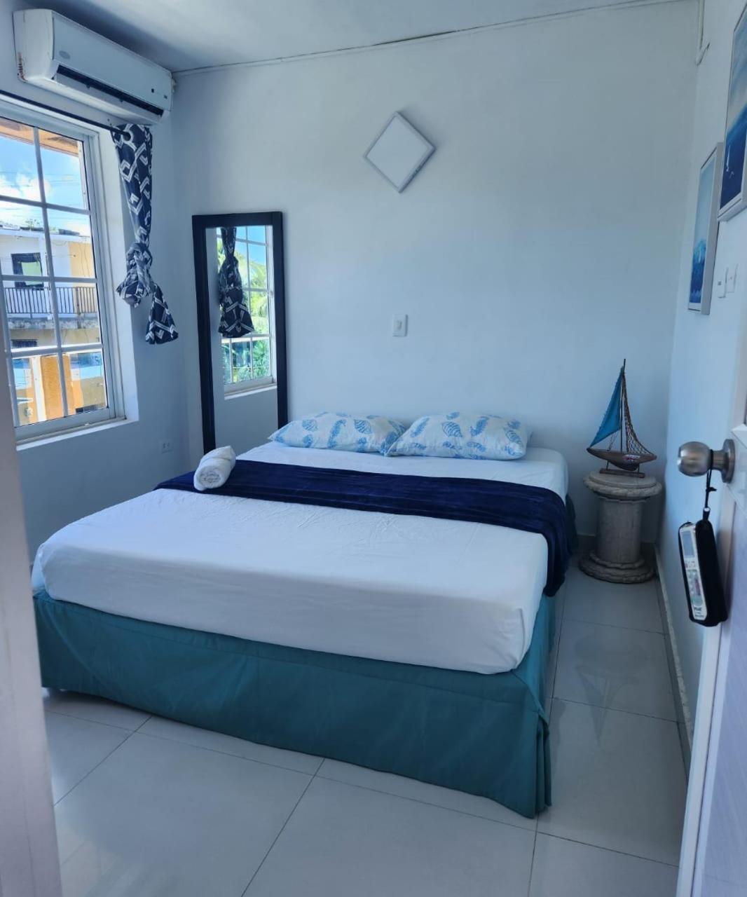 Sea Life Apartamentos En Via Principal Centro Y San Luis San Andrés Buitenkant foto